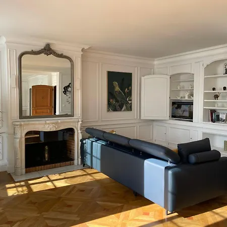 Les Orchidees Et Les Marguerites Лурд