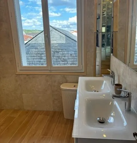 Les Orchidees Et Les Marguerites Лурд