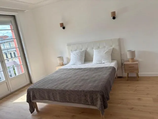 Les Orchidees Et Les Marguerites * Лурд