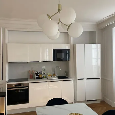 Les Orchidées Et Les Marguerites *